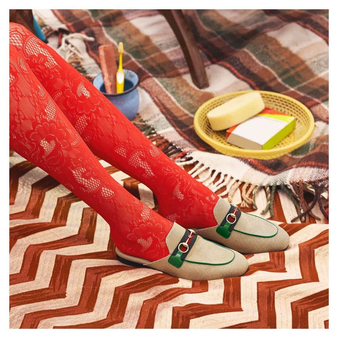 グッチさんのインスタグラム写真 - (グッチInstagram)「Available exclusively online, the #GucciPrincetown slippers from the Towards Summer #GucciPreFall19 collection by @alessandro_michele are constructed in a light beige canvas with leather trim. #AlessandroMichele #GucciTowardsSummer Discover the collection through link in bio.」5月18日 3時00分 - gucci