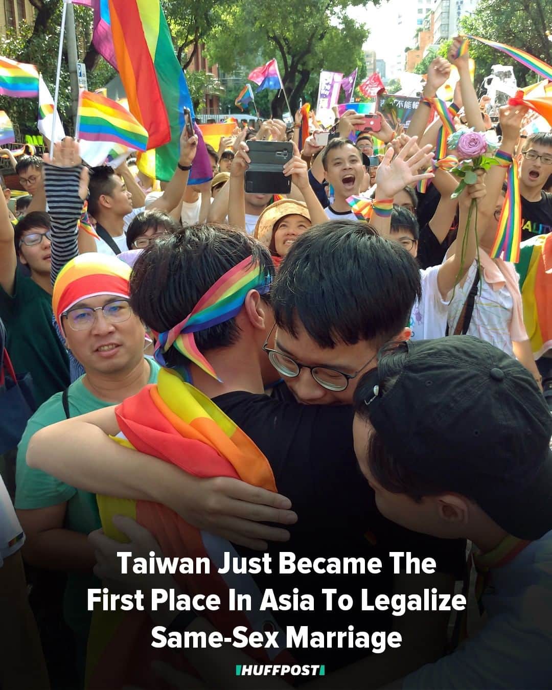 Huffington Postさんのインスタグラム写真 - (Huffington PostInstagram)「Amazing 👏🏳️‍🌈 Taiwan’s parliament voted to legalize same-sex marriage today, the first legislation of its kind in Asia and a major win for civil rights groups across the region. Tens of thousands of supporters gathered in Taipei, the Taiwanese capital, ahead of the vote, waiting outside parliament as lawmakers discussed the legislation. “Good morning #Taiwan,” President Tsai Ing-wen wrote on Twitter ahead of the vote. “Today, we have a chance to make history & show the world that progressive values can take root in an East Asian society. Today, we can show the world that #LoveWins.” ❤ // 📷: AP」5月18日 3時10分 - huffpost