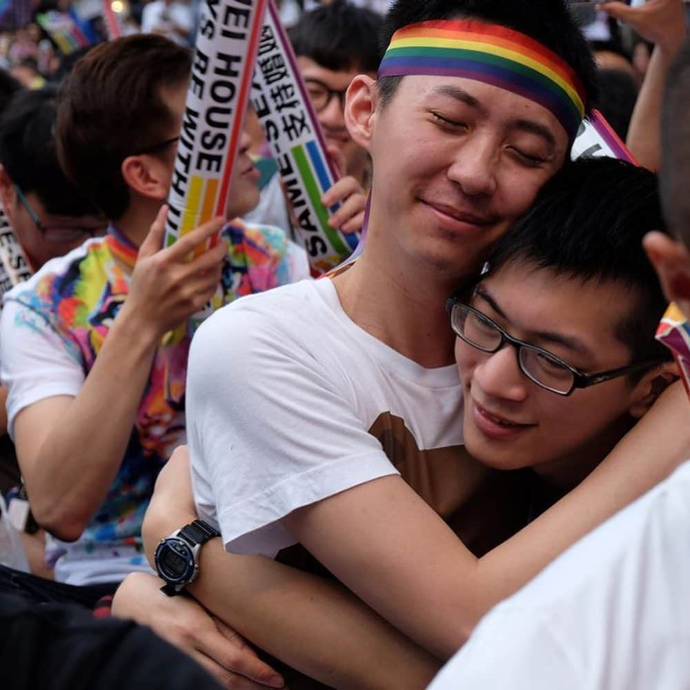 Eileen Kellyさんのインスタグラム写真 - (Eileen KellyInstagram)「🌈BREAKING: In some much needed good news, Taiwan has become the first Asian country to legalize same sex marriage.  Now, some queer joy for your feed ❤️💚💜💛」5月18日 3時11分 - killerandasweetthang