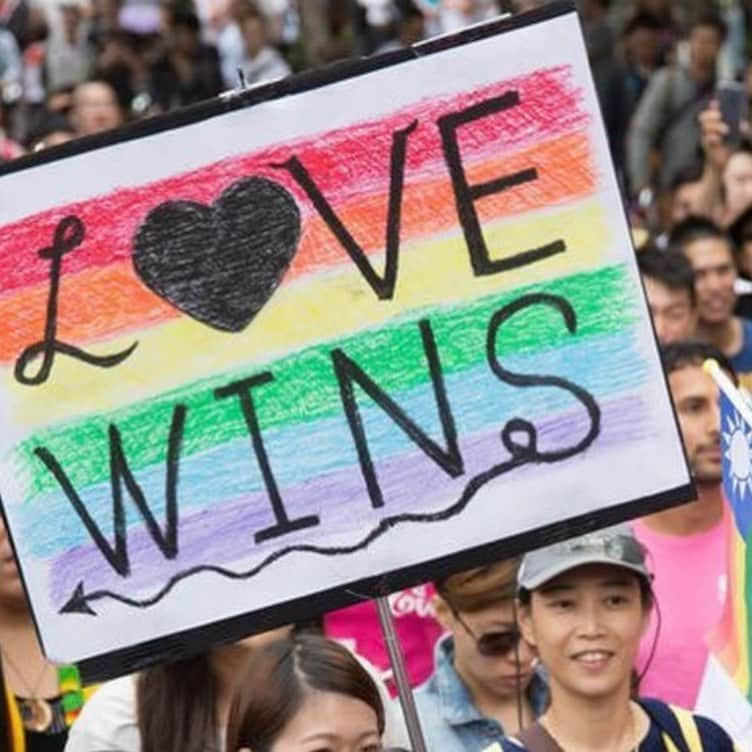 Eileen Kellyさんのインスタグラム写真 - (Eileen KellyInstagram)「🌈BREAKING: In some much needed good news, Taiwan has become the first Asian country to legalize same sex marriage.  Now, some queer joy for your feed ❤️💚💜💛」5月18日 3時11分 - killerandasweetthang