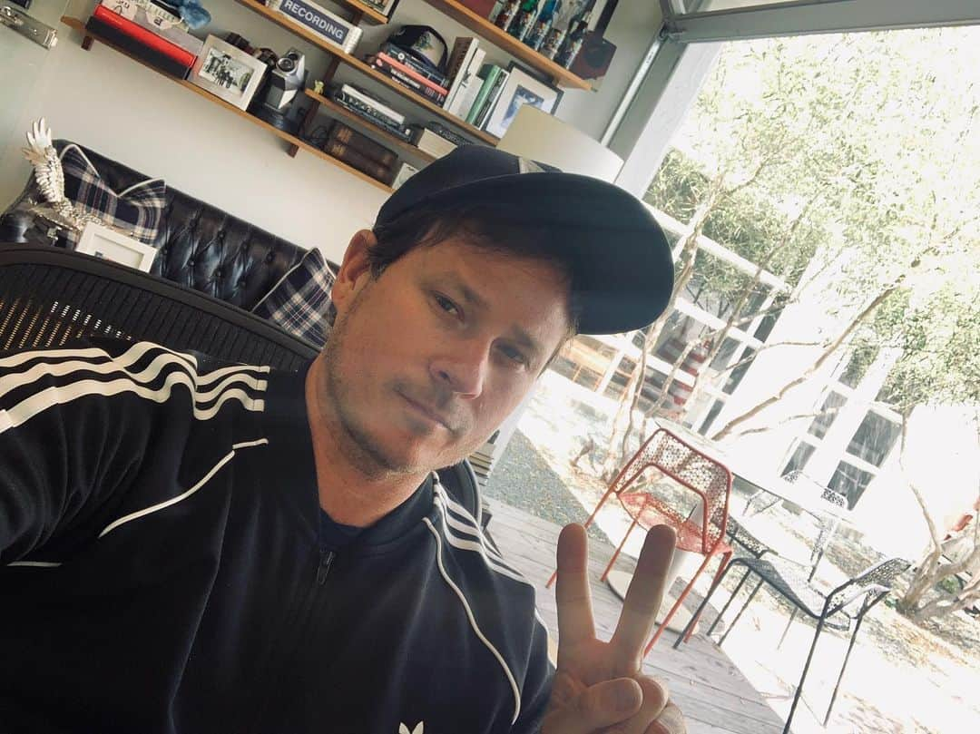 トム・デロングさんのインスタグラム写真 - (トム・デロングInstagram)「@tothestarsacademy HQ - Today is a day discussing the @padres game tonight... should I go?」5月18日 3時07分 - tomdelonge