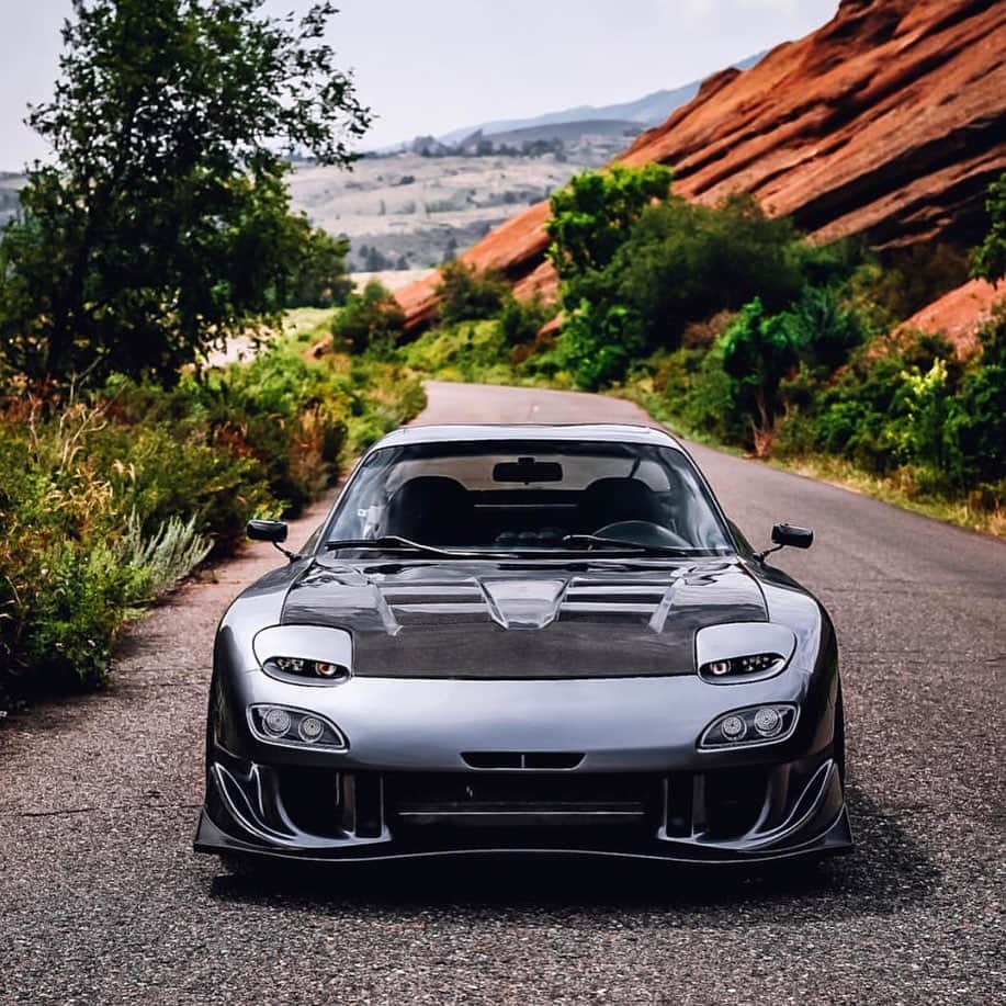 CarsWithoutLimitsさんのインスタグラム写真 - (CarsWithoutLimitsInstagram)「What do you guys think about @colorado_fd RX-7 👽 Photo @lowxjosh @wrxacct @modifiedawd #carswithoutlimits #mazda #rx7 #toronto」5月18日 3時09分 - carswithoutlimits