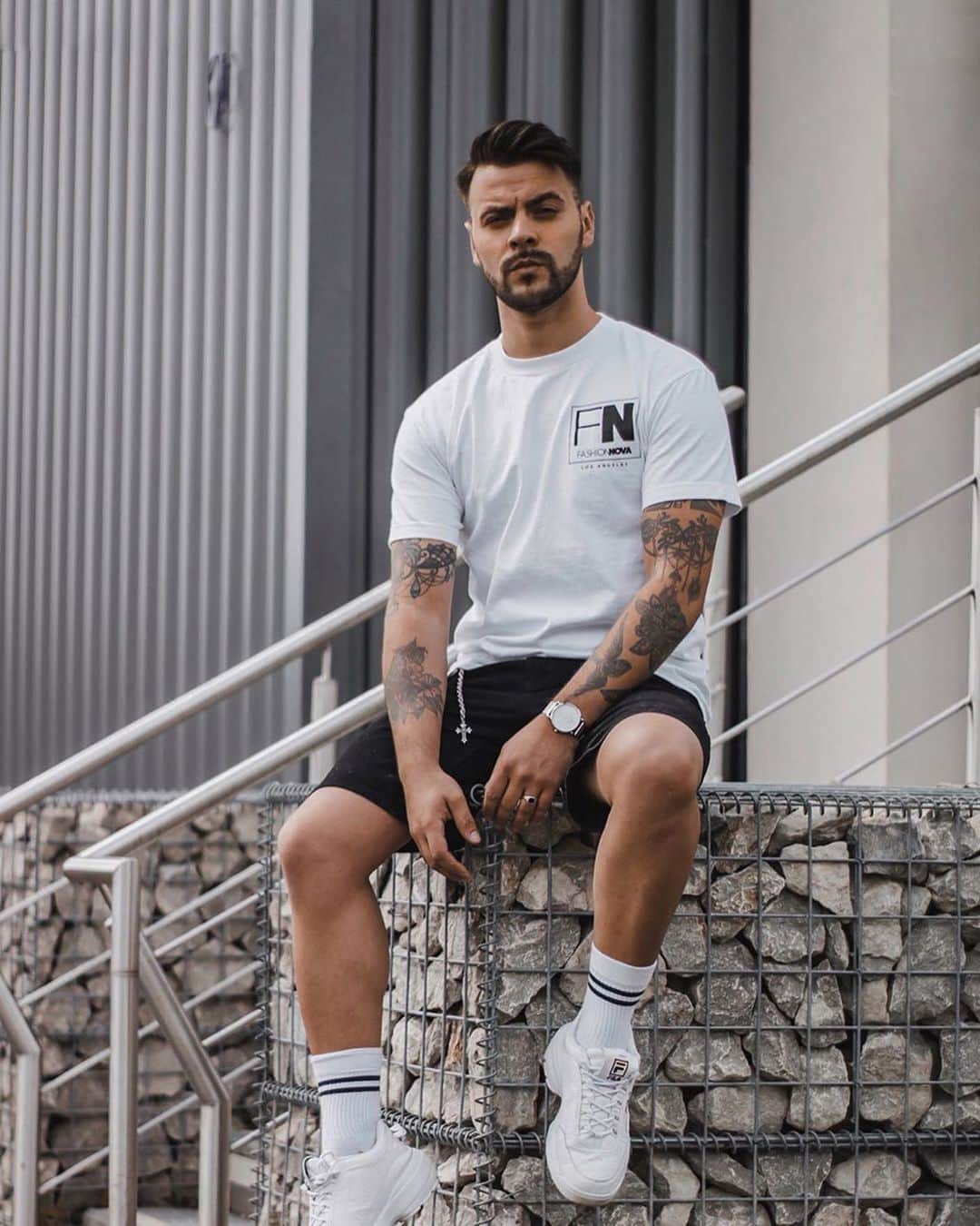 STYLE4GUYSのインスタグラム：「@FashionNovaMEN cotton tees plugging together your OOTD 🔥」