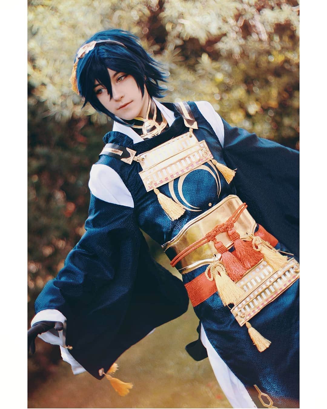 Geheさんのインスタグラム写真 - (GeheInstagram)「Been rummaging through old photos and found some of my Mikazuki from 3??? years ago :o  I should take more pics of old cosplays now that I know more about photo editing :D  Pic taken by @pnkvirus and edited by me ✨ #toukenranbu #cosplay #mikazuki #toukenranbucodplay」5月18日 3時14分 - geheichou