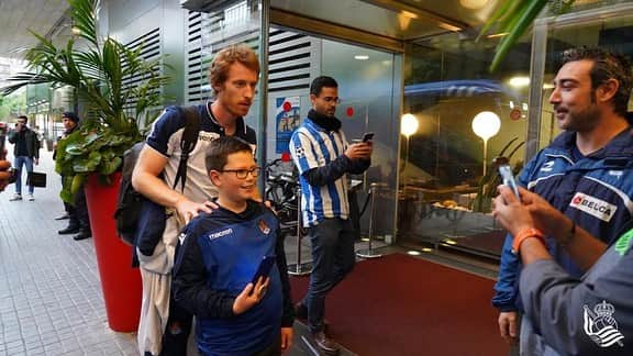 レアル・ソシエダさんのインスタグラム写真 - (レアル・ソシエダInstagram)「👋 Barcelona! 🔵⚪️🔵 . #EspanyolRealSociedad」5月18日 3時28分 - realsociedad