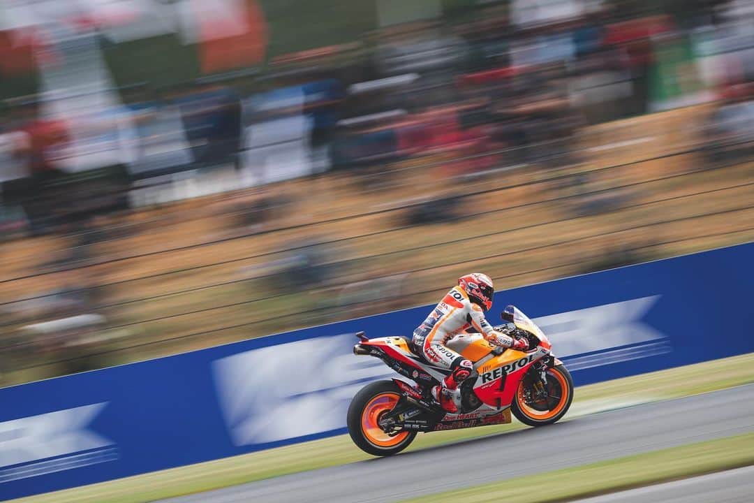 レプソル・ホンダのインスタグラム：「F➡️A➡️S➡️T💥 ⠀⠀⠀⠀⠀⠀⠀⠀⠀ #FrenchGP #25RepsolHonda #Repsol #MotoGP #Honda #Racing #RepsolHonda #HRC #RC213V #MM93 #JL99 #MarcMarquez #JorgeLorenzo #ThePowerOfDreams #Motorcycle #France #LeMans #Speed #Flying #Blur」