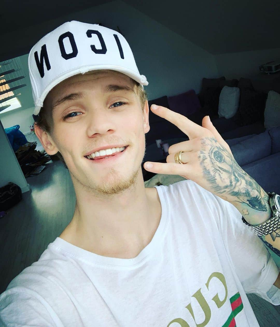 Bars and Melodyさんのインスタグラム写真 - (Bars and MelodyInstagram)「Shmiling」5月18日 3時52分 - barsandmelody