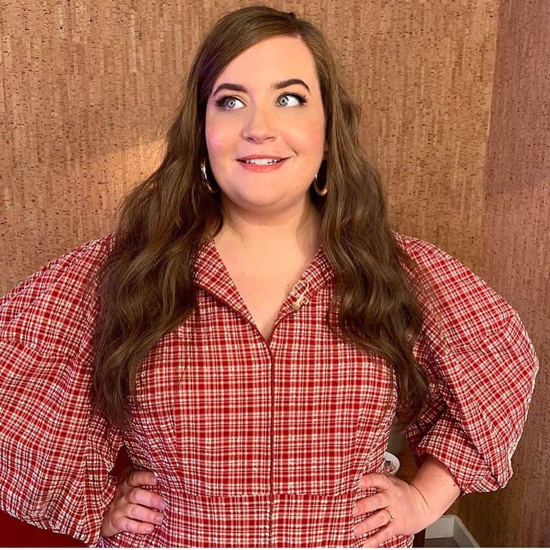 エイディー・ブライアントのインスタグラム：「@latenightseth ! and swipe!」