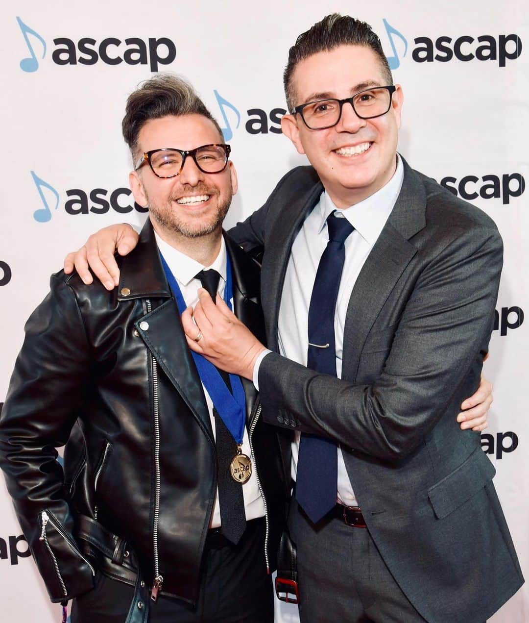 ASCAPさんのインスタグラム写真 - (ASCAPInstagram)「#Thunder by #ImagineDragons was one of the #ASCAPPop award-winning songs, co-written by #JaysonDeZuzio ⚡️」5月18日 4時16分 - ascap