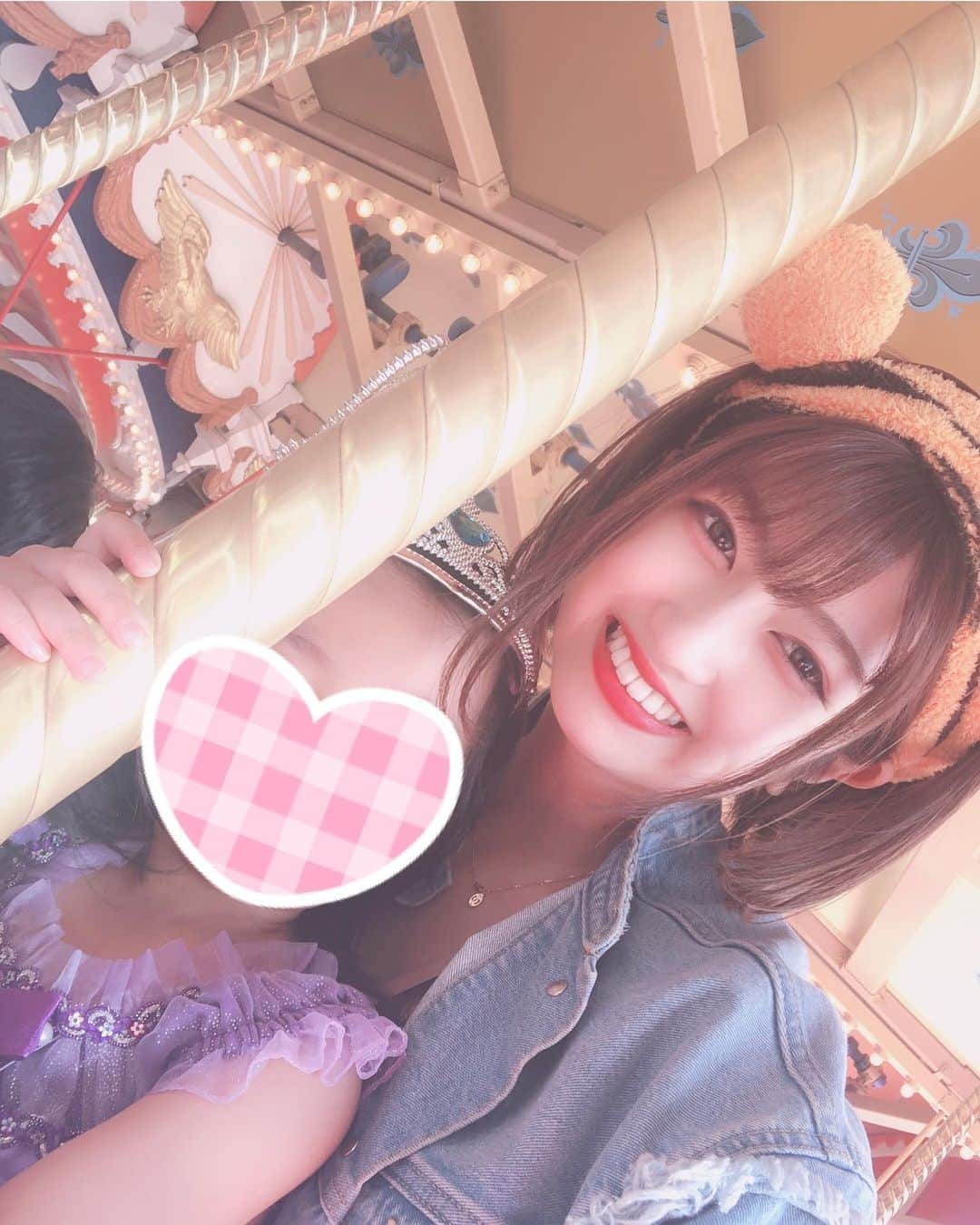 瀧山あかねさんのインスタグラム写真 - (瀧山あかねInstagram)「オフの日の投稿です🐭💓 親友と、親友の子供ちゃんたちと ディズニーランドに行ってきました😊✨ プリンセスとドナルドダッグに扮した天使たち👼  天使二人にしか分からない会話でお話ししてる二人の後ろ姿が愛おしい。。。。。 たっくさん癒されました。  さぁさて 今日は20時半から23時半までミッドナイト競輪生放送です✨🚵‍♀️ 是非ご覧ください🔥」5月18日 15時08分 - takiyama_akane