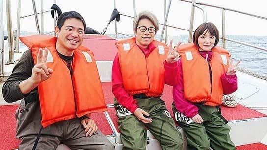 のインスタグラム：「頑張って笑顔を作ってますが、船酔いしてるのは誰と誰でしょうか？  #池の水ぜんぶ抜く」