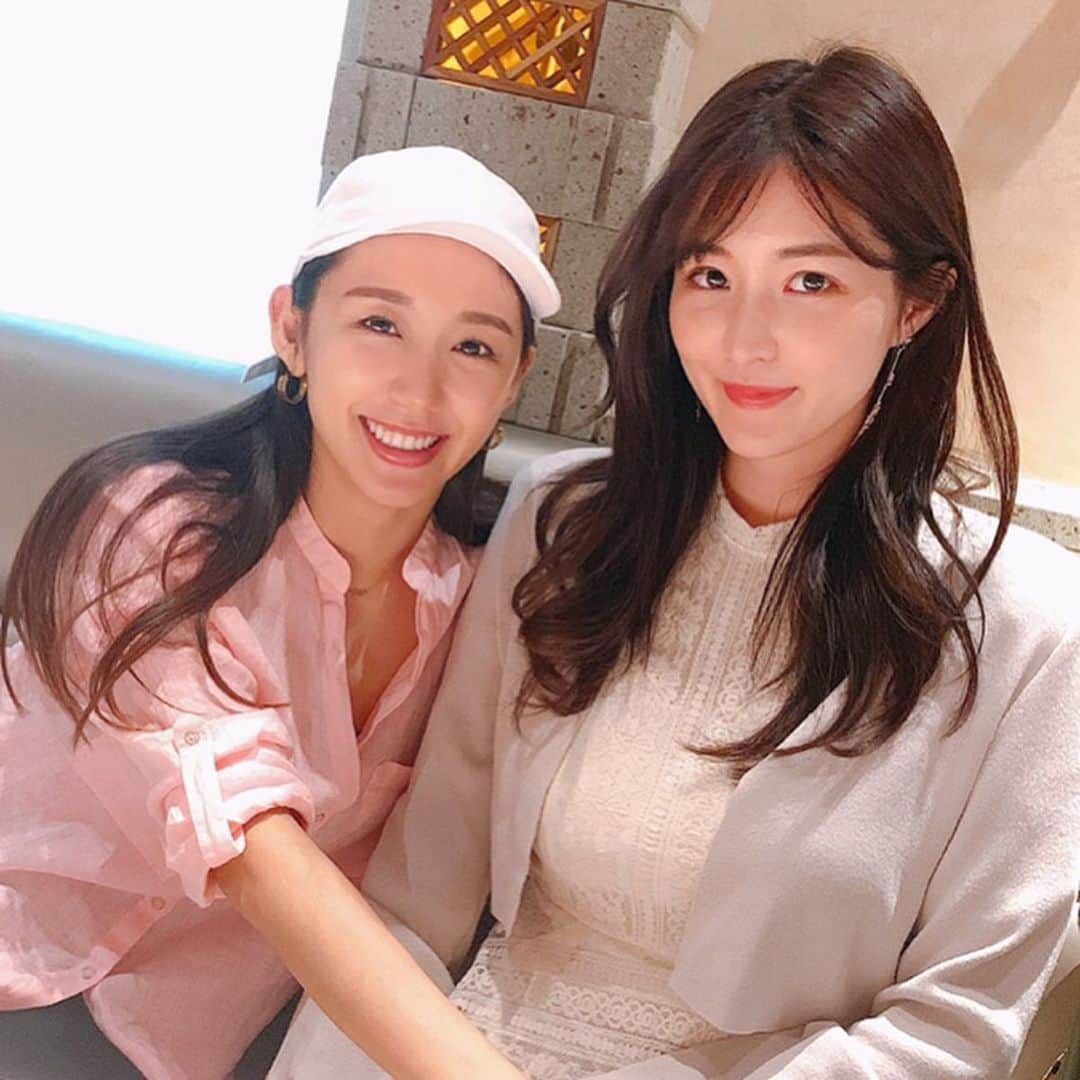 のインスタグラム：「@m.hakase 💕👩‍❤️‍💋‍👩 先日マイのお誕生日お祝い&結婚お祝いしたよ💖🥂 一緒にバストケアのサロン @salon_nine9 行ってパンケーキデート🥞❤️🥰 ますます綺麗になってて璃奈も幸せおすそ分けしてもらったよ💕👏💋 大好き〜💓 #葉加瀬マイ #令和婚」
