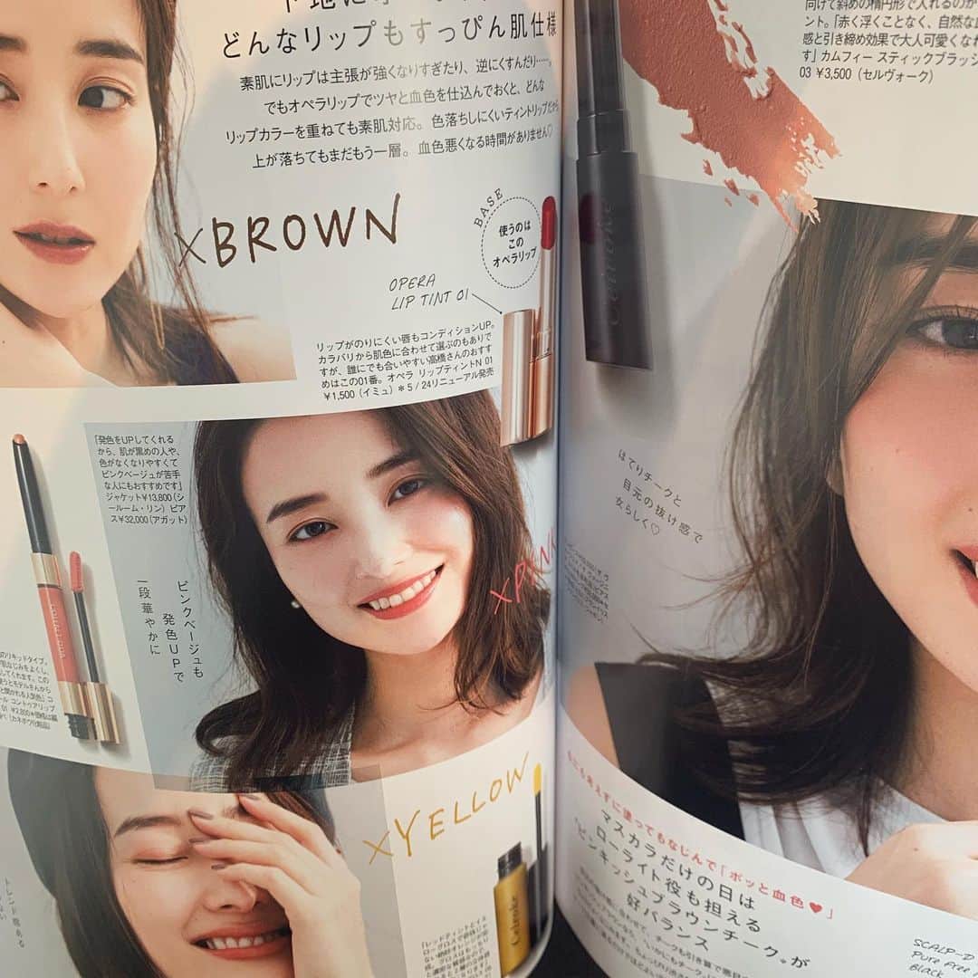 高橋有紀のインスタグラム：「VERY6月号 【知りたいのはほぼすっぴんなのに素敵に見えるメーク】5ページ分ヘアメイク担当させてもらってます♡名品&テクニック集も本気で打ち合わせ厳選したものたちをご紹介してます！ #おさかなゆきのオススメコスメ  素敵な大人雑誌なので是非見てほしいで☺️ #osakana_yuki」