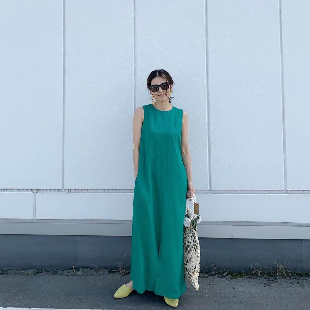 斎藤寛子さんのインスタグラム写真 - (斎藤寛子Instagram)「久々にビタミンカラーのワンピース着ました👗着るだけで元気が出る気がする😊💚. . 腕や肩、ウエストやサイズ感、絶妙にバランスがよくて着てて気持ち良い🙆‍♀️💚. . one-piece #greenlabelrelaxing @ua_greenlabel  #glrsnap#greenlabelrelaxing #グリーンレーベルリラクシング #ワンピース#ワンピースコーデ #夏コーデ#coordinate #outfit#ootd#ママファッション#ママコーデ#カジュアル#大人カジュアル」5月18日 13時58分 - hiroko4life