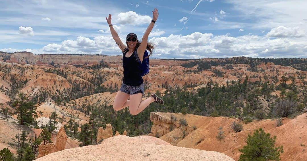 キミー・マイズナーのインスタグラム：「I keep Josh around for a lot of reasons, but one of them is his impeccable timing when it comes to my jump pics @jheyne8 . . . #brycecanyon #utah #nationalparks #hiking」