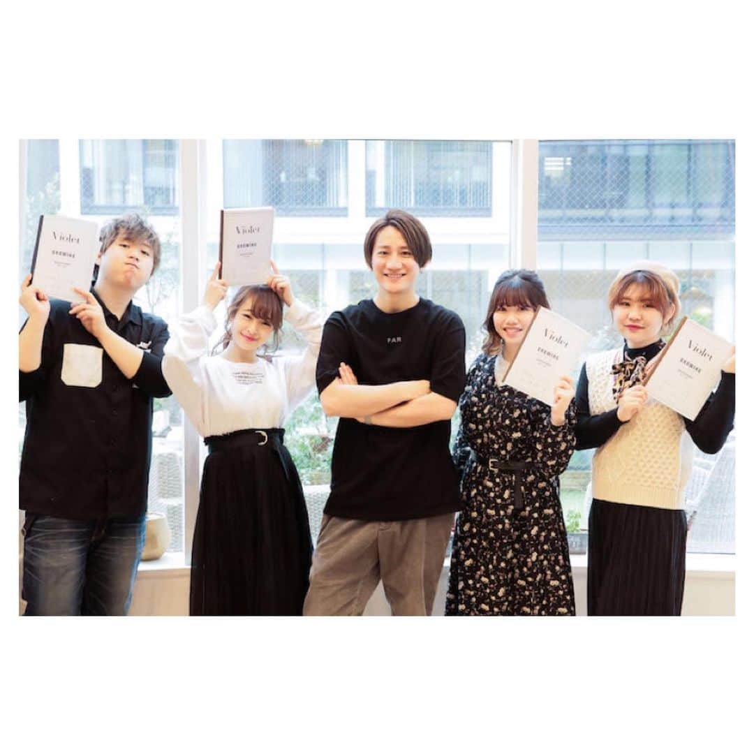 前原穂高のインスタグラム：「リクエストQJの連載第3弾が 公開されましたー👍 @requestqj_navi_magazine  Violet新入社員たちと初撮影(^^) 穂高ノート使ってこれからどんどん学んでほしいな〜😍 ㅤㅤㅤ #ヘア #ヘアカラー #ヘアアレンジ #ヘアスタイル #ヘアメイク #ヘアセット #アレンジ #スタイリング #ほだかっと #ほだからー #ヘアサロン #サロン #美容室 #hair #hairstyle #haircolor @vvvvvvioletttttt  @vvvvvviolet_nagoya  #美容室violet」