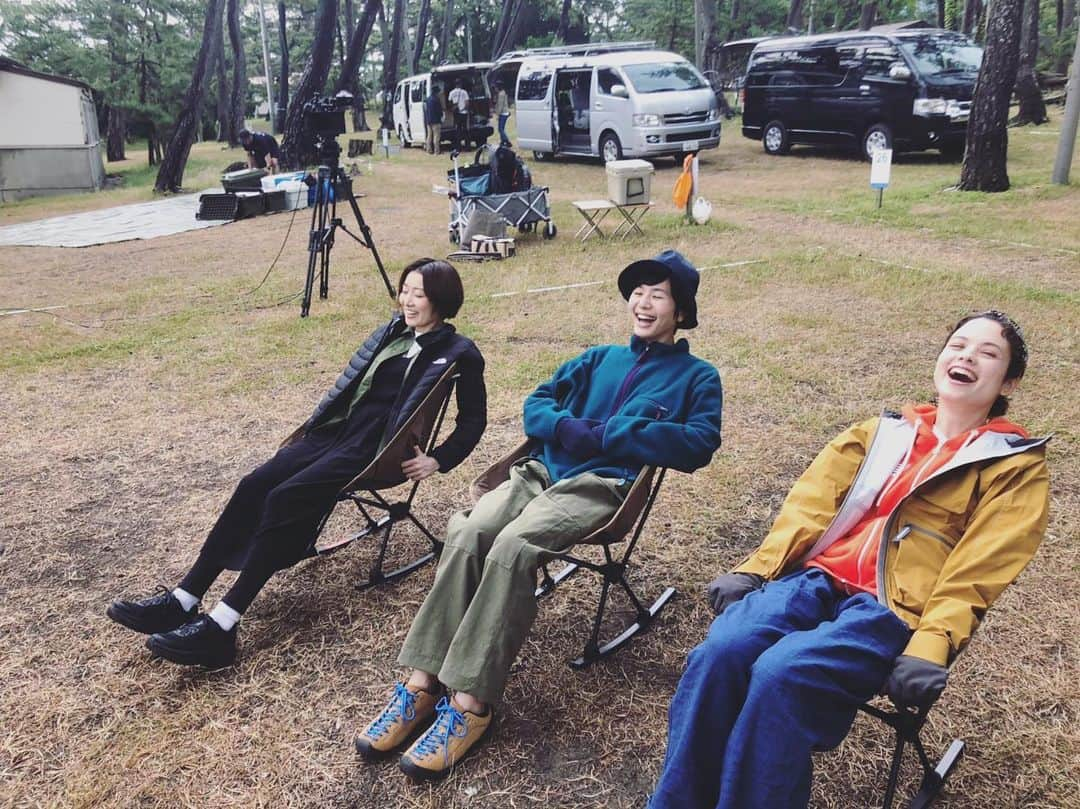 山本真由美さんのインスタグラム写真 - (山本真由美Instagram)「🧡🧡🧡 . 🏕野生化 ¨̮ w . . . .  #wild #sea #sunrise  #shooting #ビーチ #beach #撮影 #outdoor #テント  #camp #outdoorship #wowow #mountain #nature #山 #海 #rain #sunny #福井 #fukui #登山  #キャンプ #アウトドア #morning #朝 #散歩  #カメラ好きな人と繋がりたい  #菖蒲理乃  #仲川希良 #山本真由美 . ✔️📺アウトドア番組 wowow . 『Outdoorship 〜ソト・タビ・アレコレ』 6/1 （土） 13:00〜 毎週 土曜日 （全4話）  みんな観てね〜〜〜♥️♥️♥️」5月18日 14時10分 - mayumi_yamamoto.official