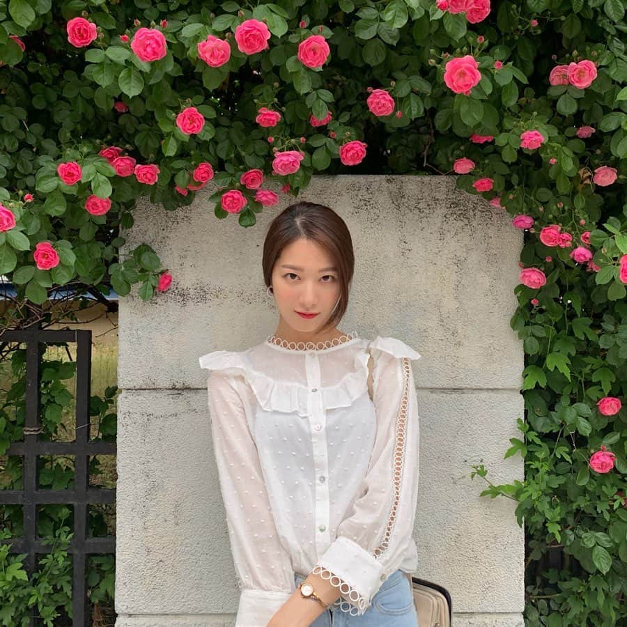 ミナ さんのインスタグラム写真 - (ミナ Instagram)「장미의 계절🌹 #blossomh_dailylook」5月18日 14時11分 - blossomh_