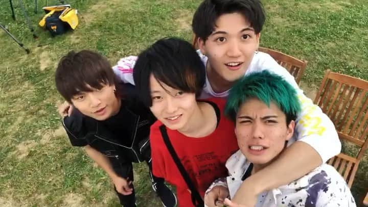 のインスタグラム：「＼#メトロック2019／﻿ ﻿ なんと今回がライブ2回目（！？）﻿ そして、初フェス出演の﻿ ACE  COLLECTION！﻿ 「6月ぅぅ〜！！」﻿ ﻿ #ACECOLLECTION #たつや◎ #LIKI #奏 #RIKU #エムオンミュージック #monmusic #自撮り棒 #セルフィー #メトロック #METROCK #メトロック2019 #METROCK2019 #リアルタイムレポート #メトロック2019MMレポ #メトロック大阪 #動画﻿ @acecollection_official @vo_tatsu @liki6i9 @so_ace01c @riku_ace01c」
