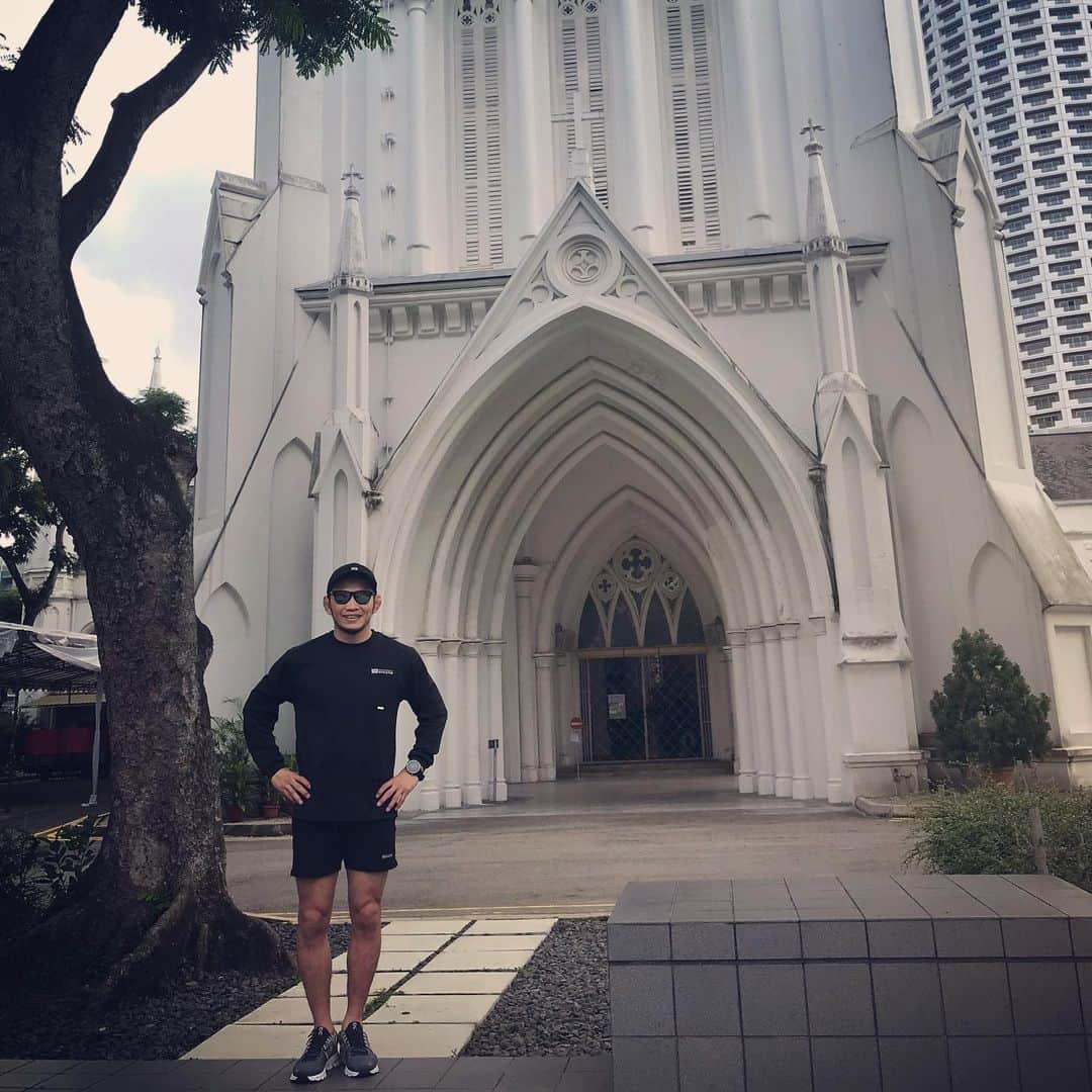 宇野薫さんのインスタグラム写真 - (宇野薫Instagram)「UNORUN  #今朝のシンガポール  100A DRY L/S TOP WITH POCKETと 100A JOG SHORTS でシンガポール最後のUNORUNへ  #unorun #caoluno #unocaolshowten #onehundredathletic #100athletic  #oakleyfrogskins #onrunning #onfriends #newerajapan  #suunto9 #stancejapan  #宇野薫 #シンガポール #oymgram」5月18日 14時40分 - caoluno