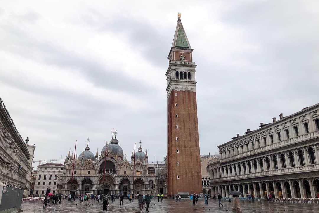 相知明日香さんのインスタグラム写真 - (相知明日香Instagram)「🇮🇹 | Venice |  ITALY 1日早く入った私とメンバーのお姉様方と合流の夜😍🍷 雨のサンマルコ広場も なかなか雰囲気がありました😌✨ #あすかの旅スタinITALY #あすかの旅スタinSunPrincess #JTBSUNPRINCESSWORLDCRUISE2019 #SunPrincess #WorldCruise #Cruise #JTB #Venice#Venezia#ITALY#ITALIA#Travel#Traveler#Violinist#Artist#music#love#happy#violin#Italianfood#相知明日香#旅するヴァイオリニスト#旅#旅行#ヴァイオリン#音楽#イタリア#ヴェネツィア#ベニス#🇮🇹」5月18日 14時41分 - asukalohappy