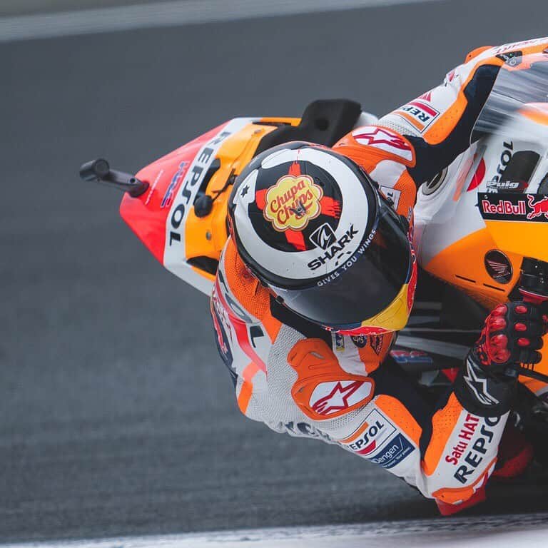 レプソル・ホンダのインスタグラム：「R🥊E🥊A🥊D🥊Y ⠀⠀⠀⠀⠀⠀⠀⠀⠀ #FrenchGP #25RepsolHonda #Repsol #MotoGP #Honda #Racing #RepsolHonda #HRC #RC213V #JL99 #JorgeLorenzo #JL99😈 #ThePowerOfDreams #Motorcycle #France #Practice」