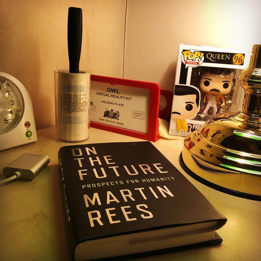 ブライアン・メイさんのインスタグラム写真 - (ブライアン・メイInstagram)「Still Life.  Bed-time Reading.  Bri」5月18日 15時00分 - brianmayforreal