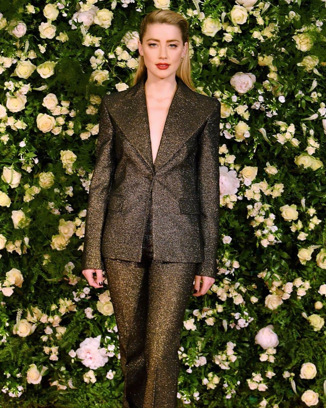 British Vogueさんのインスタグラム写真 - (British VogueInstagram)「This evening @MichaelKors, @Edward_Enninful & @FinchAndPartners hosted a glamourous dinner party to celebrate filmmaker Lynne Ramsay who received the Annual Filmmaker Award. From #AmberHeard to #AndieMacDowell, click the link in bio to see all of the special guest arrivals for the event. #MichaelKorsCollection #Cannes」5月18日 6時18分 - britishvogue