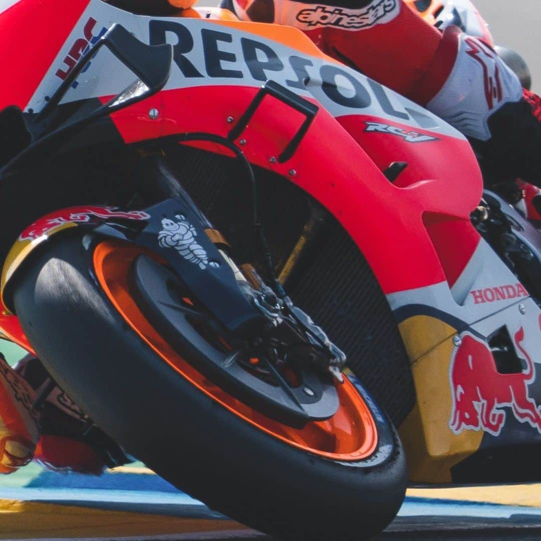 レプソル・ホンダさんのインスタグラム写真 - (レプソル・ホンダInstagram)「Up close 👀 ⠀⠀⠀⠀⠀⠀⠀⠀⠀ #FrenchGP  #25RepsolHonda #Repsol #MotoGP #Honda #Racing #RepsolHonda #HRC #RC213V #MM93 #MarcMarquez #MM93🐜 #ThePowerOfDreams #Motorcycle #France #Practice #Friday」5月18日 6時20分 - hrc_motogp