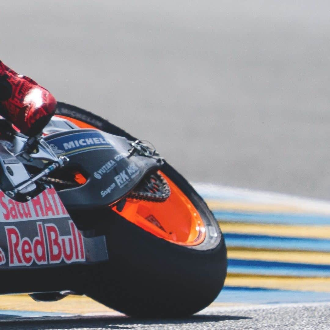 レプソル・ホンダさんのインスタグラム写真 - (レプソル・ホンダInstagram)「Up close 👀 ⠀⠀⠀⠀⠀⠀⠀⠀⠀ #FrenchGP  #25RepsolHonda #Repsol #MotoGP #Honda #Racing #RepsolHonda #HRC #RC213V #MM93 #MarcMarquez #MM93🐜 #ThePowerOfDreams #Motorcycle #France #Practice #Friday」5月18日 6時20分 - hrc_motogp