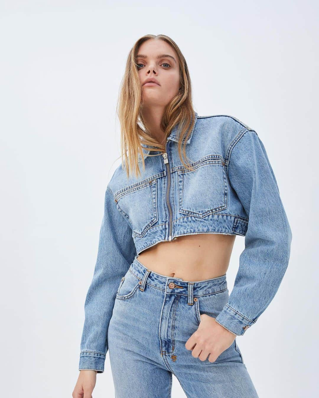 ツビさんのインスタグラム写真 - (ツビInstagram)「INTRODUCING WOMEN’S SUMMER 19 UNITE CROPPED DENIM JACKET ++ LIMITED EDITION ONLY  AVAILABLE NOW ONLINE & INSTORE 🔥🔥」5月18日 6時28分 - ksubi