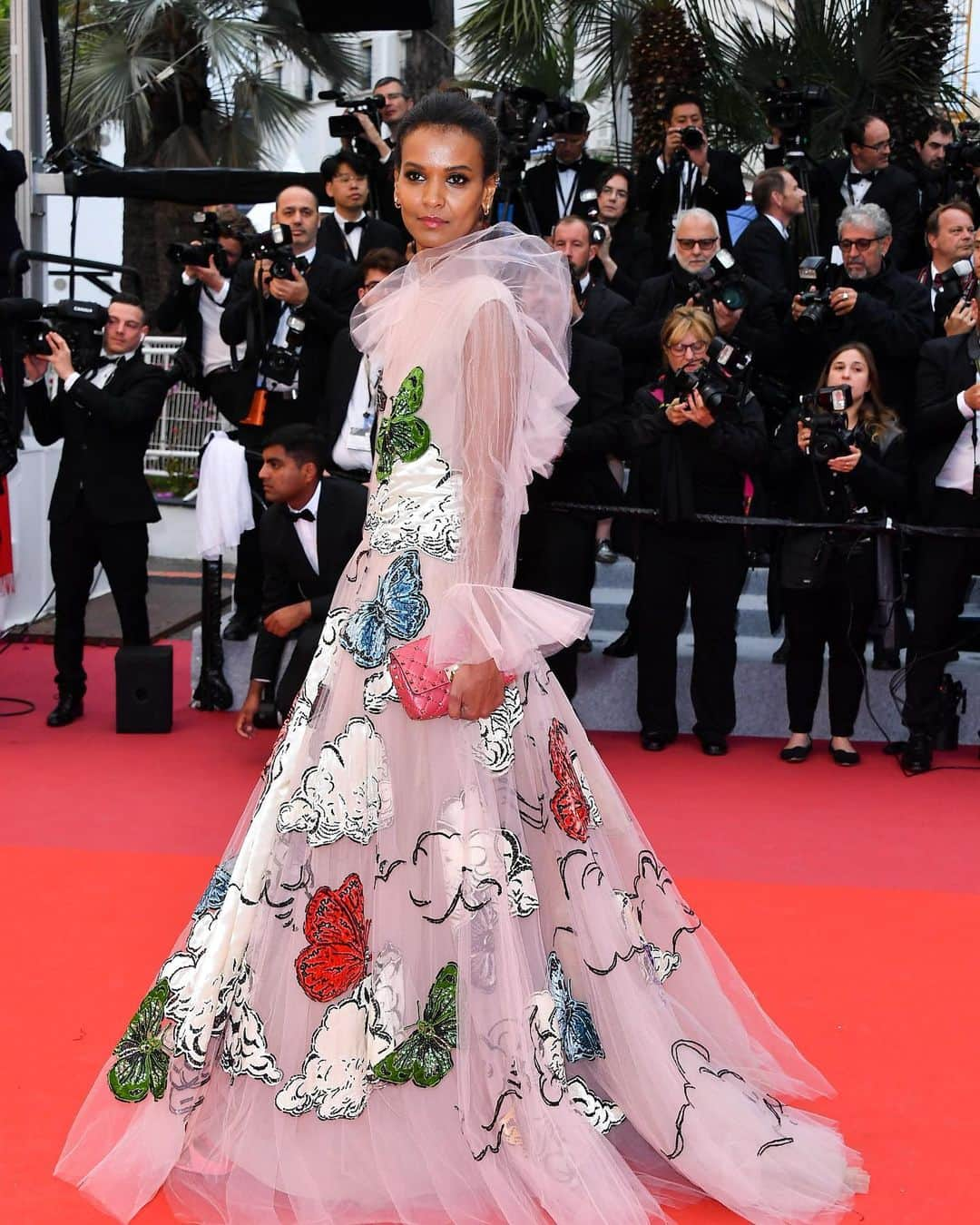 Valentinoさんのインスタグラム写真 - (ValentinoInstagram)「To the screening of “Pain and Glory” at the @festivaldecannes, @liyakebede wore a gown from the #ValentinoFW19 show.」5月18日 6時44分 - maisonvalentino