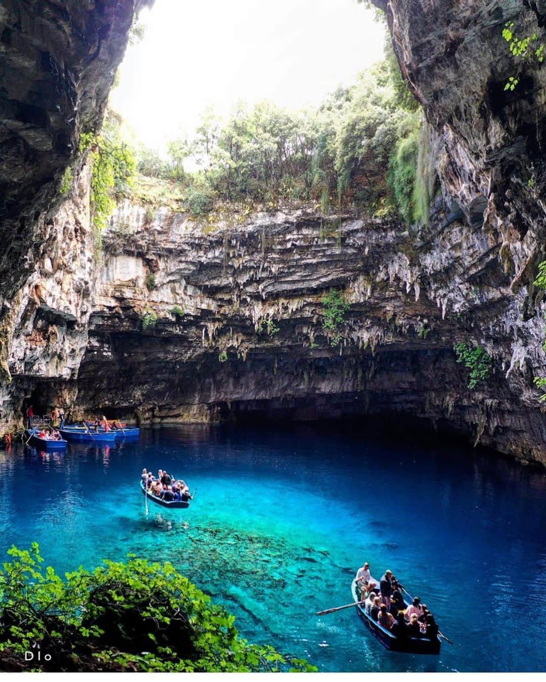Wonderful Placesさんのインスタグラム写真 - (Wonderful PlacesInstagram)「Melissani Cave - Greece ✨💚💚💚✨ . Picture by ✨✨@diokaminaris✨✨ #wonderful_places for a feature 💚」5月18日 6時47分 - wonderful_places
