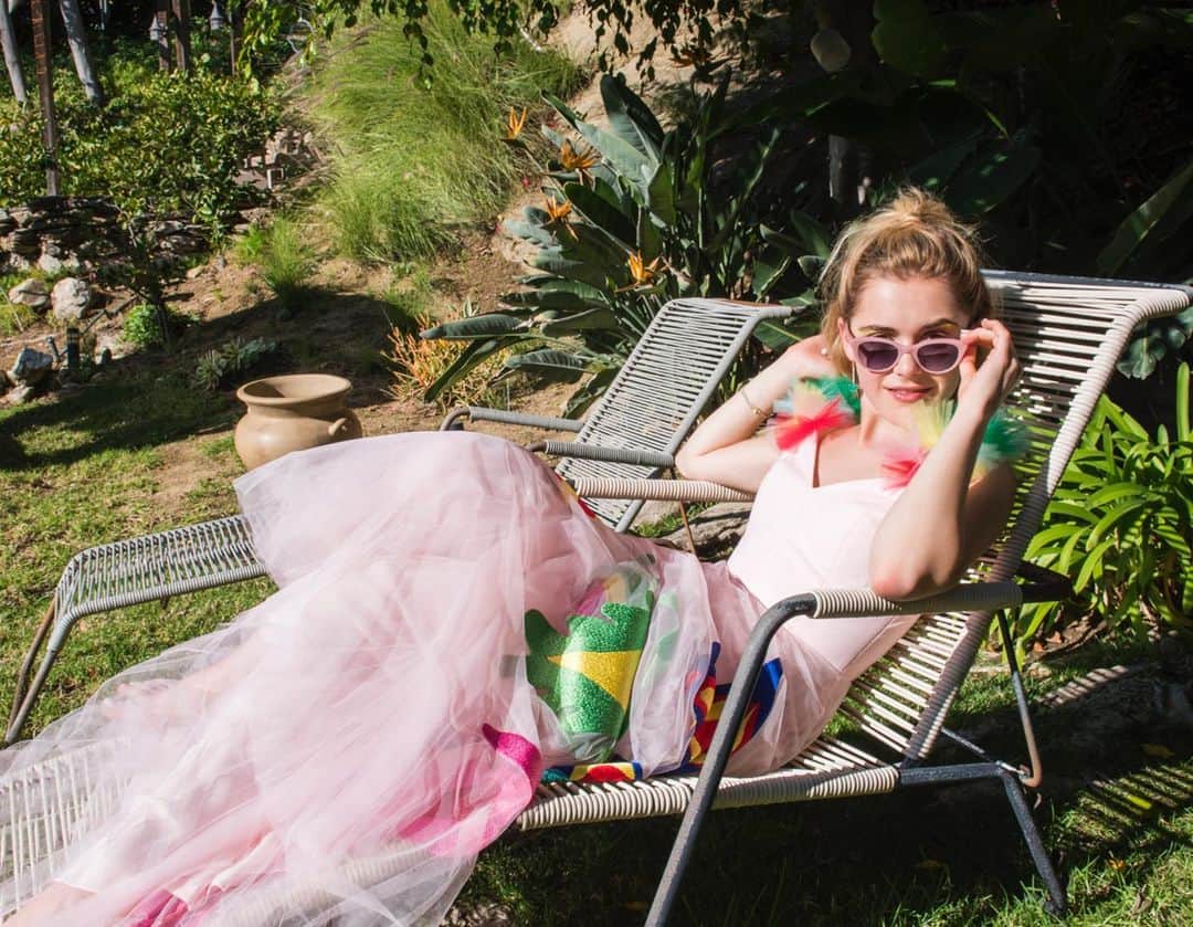 ノヴィスのインスタグラム：「✌🏼🌈💕 Weekend plans! @kiernanshipka x @nylonmag x @novisnyc」