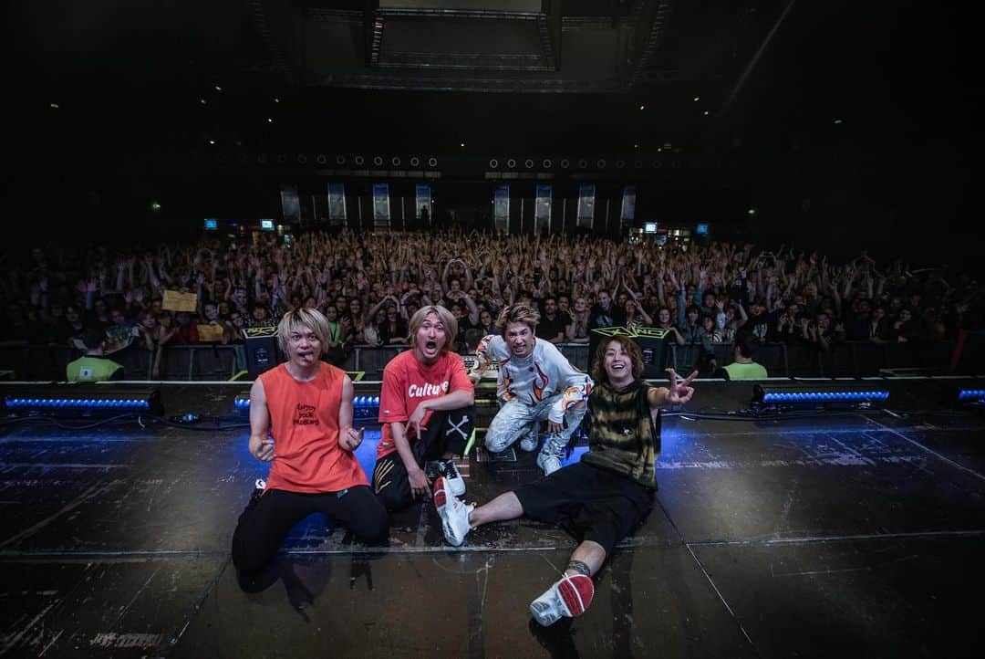 Taka さんのインスタグラム写真 - (Taka Instagram)「Thank you so much guys!!! Big love!! 🇦🇹 Austria 🇦🇹!!!! @jamiecarterfilms @oneokrockofficial」5月18日 7時13分 - 10969taka