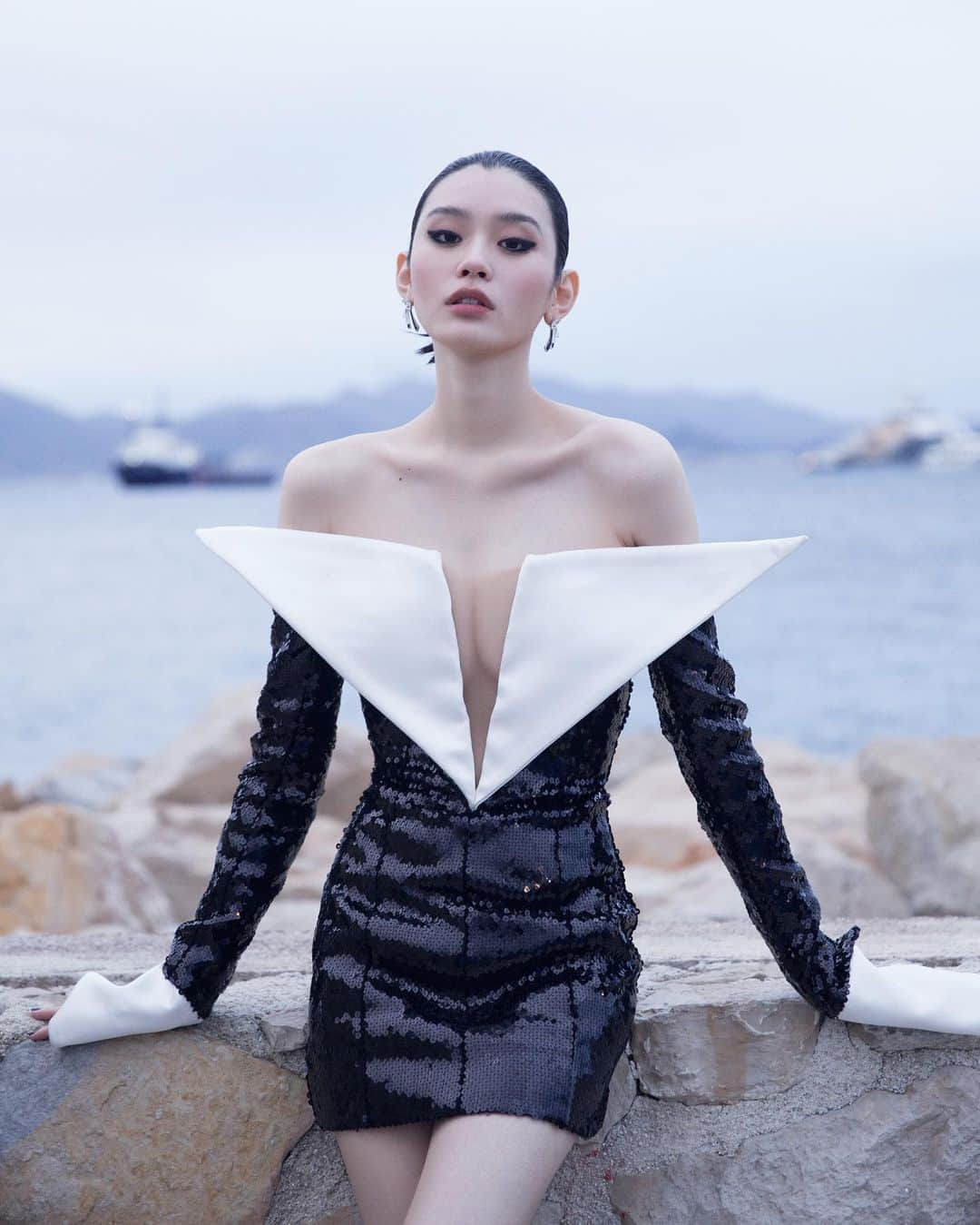 ミン・シーさんのインスタグラム写真 - (ミン・シーInstagram)「🖤@harpersbazaarcn @balmain @bulgariofficial @olivier_rousteing  #incredibledesign」5月18日 7時13分 - mingxi11