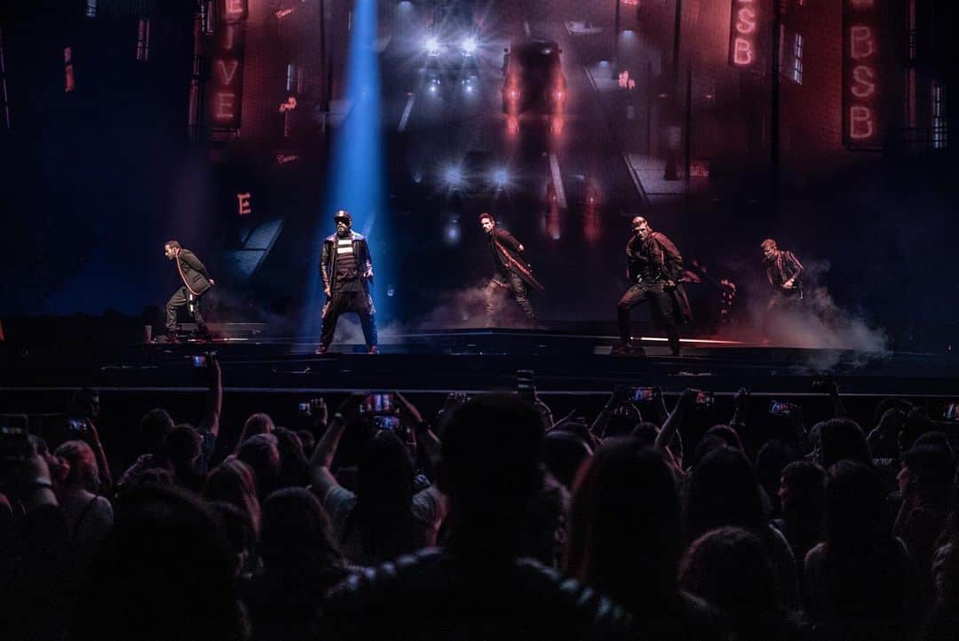 backstreetboysさんのインスタグラム写真 - (backstreetboysInstagram)「You have our hearts Barcelona 🖤 Thank you! #BSBBCN #DNAWorldTour」5月18日 8時02分 - backstreetboys