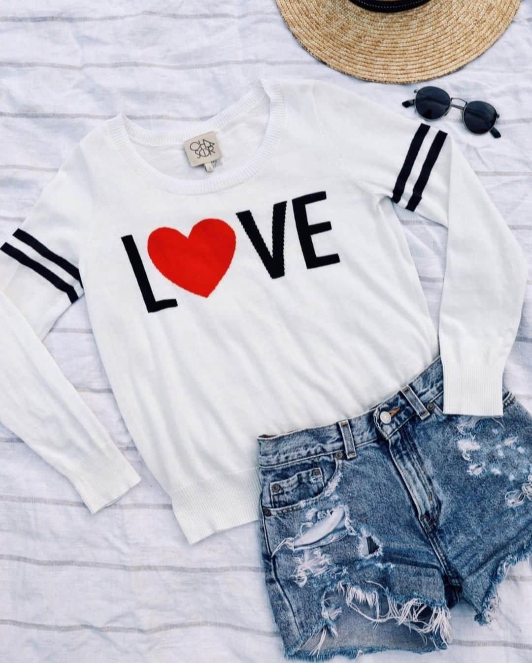 チェイサーのインスタグラム：「It's Friday I'm in L❤️VE  #chaserbrand」