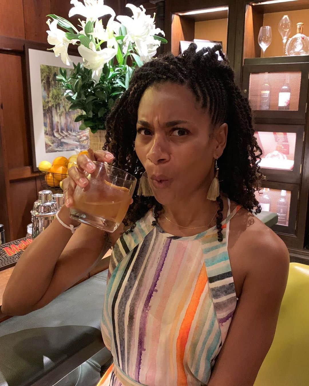 Kelly McCrearyさんのインスタグラム写真 - (Kelly McCrearyInstagram)「The “Old Teak” cocktail @137pillarshouse might be my new favorite drink... kind of like an old fashioned, but smoked teak wood adds a delicious aroma... ~swipe~ . . . . . . @137pillarshouse @howelltalentrelations #137pillarshouse #chiangmai #travelpartner」5月18日 8時19分 - seekellymccreary