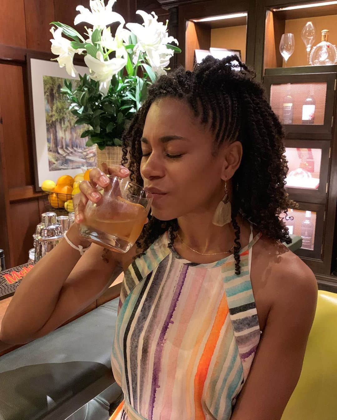 Kelly McCrearyさんのインスタグラム写真 - (Kelly McCrearyInstagram)「The “Old Teak” cocktail @137pillarshouse might be my new favorite drink... kind of like an old fashioned, but smoked teak wood adds a delicious aroma... ~swipe~ . . . . . . @137pillarshouse @howelltalentrelations #137pillarshouse #chiangmai #travelpartner」5月18日 8時19分 - seekellymccreary