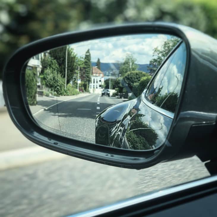 ニック・ハイドフェルドのインスタグラム：「Has to be one of the best sideviewmirror views in the car business?!?! 😍 #porsche911 . . . . . #happybirthday #carlover #porsche #porsche992 #porsche9114s #911 #mirror #mirrorview #view #rearview #rearviewmirror #carlovers #sportscar #carlover #carsofinstagram #sportscars」