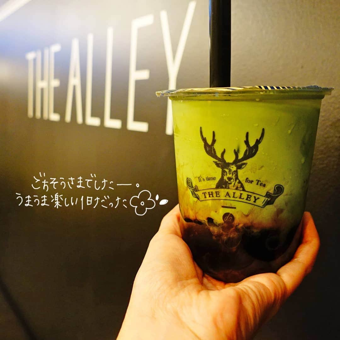 なっつ。さんのインスタグラム写真 - (なっつ。Instagram)「🦌 そしてずっと飲みたかった #THEALLEY にも連れてってもらった♬ こりゃ確かにうんまい！ タピオカもっちりだし、 抹茶ラテは濃厚だし♡ 今度は違うのも飲んでみたいなー🥰 さーやん三茶案内ありがとー♡  満喫できた１日でした💕 ・ ・ ・ #タピオカ#タピオカ巡り#ジアレイ#東京#三軒茶屋#tokyo#なっつの絵日記」5月18日 8時40分 - punipopo