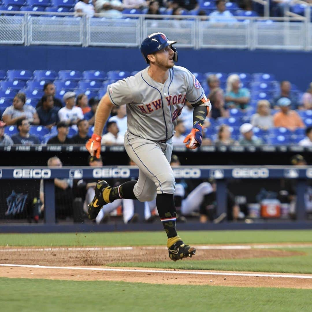 ニューヨーク・メッツさんのインスタグラム写真 - (ニューヨーク・メッツInstagram)「🤯 @pistol_pete20 showing off his 💪. #Mets #LGM #PeteAlonso #HomeRun」5月18日 8時50分 - mets