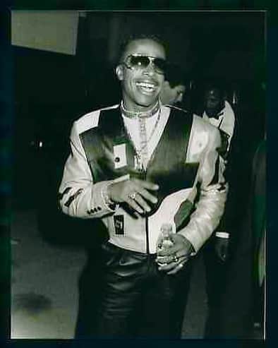MCハマーのインスタグラム：「Once I finished my show, like all players,I took my uniform off and did me. 👊🏾💯🕺🏿 #FlashbackFriday」