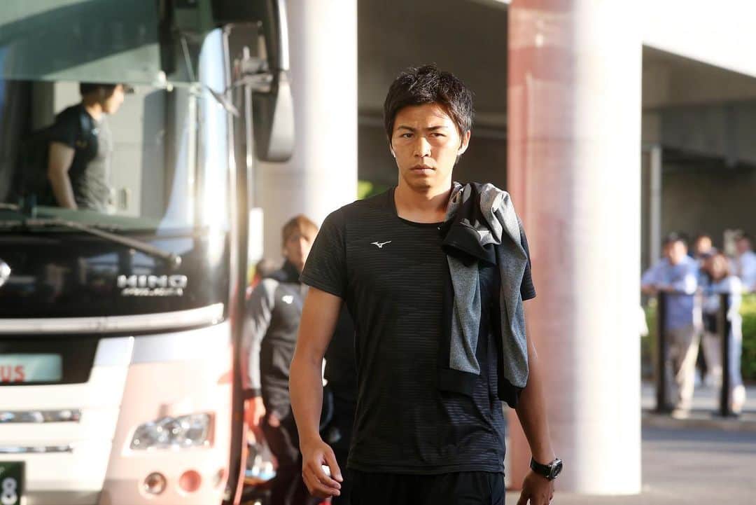 丸山祐市のインスタグラム：「vs川崎フロンターレ  平日ナイターにも関わらず、たくさんの応援ありがとうございました！  フロンターレは強かった。  良いゲームだったからこそ、次の試合、ホームで勝てるように頑張ります！  #nagoyagrampus #grampus #名古屋グランパス#jleague #jリーグ#DAZN#soccer #サッカー#等々力陸上競技場 #丸山祐市#17#川崎フロンターレ #継続#準備#感謝#笑顔#ファミリー#elpibe」