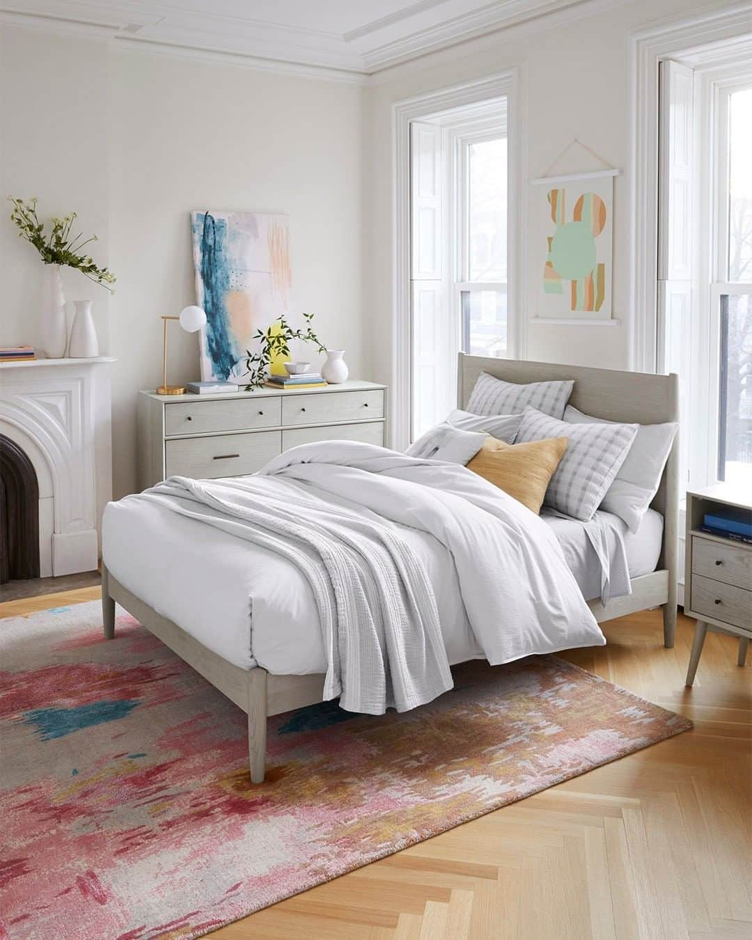 west elmさんのインスタグラム写真 - (west elmInstagram)「Waking up to something you feel good about is easy! ⏰ 🌎 Shop our growing @fairtradecertified collection — including all the bedroom furniture shown here — with the link in bio. #fairtradefriday #fairtradecertified #fairtradeusa #ecofriendly #earthmonth #fsccertified #fairtrade」5月18日 10時01分 - westelm