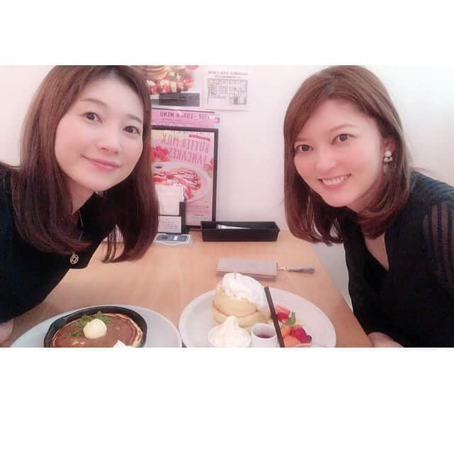 夢咲ねね（赤根那奈）さんのインスタグラム写真 - (夢咲ねね（赤根那奈）Instagram)「· 先日、偶然にも、まーちゃんと双子コーデでした👗👗 そして、朝からパンケーキ♡ 話ても話ても笑いの波がww そんな、笑う女たちは 本日も梅田芸術劇場でお待ちしております☺️✨ · #笑う男 #大阪 #梅田芸術劇場 #ミュージカル #ジョシアナ公爵 #デア  #朝活 #パンケーキ #🥞 #朝夏まなとさん #双子コーデ」5月18日 10時00分 - yumesaki__nene