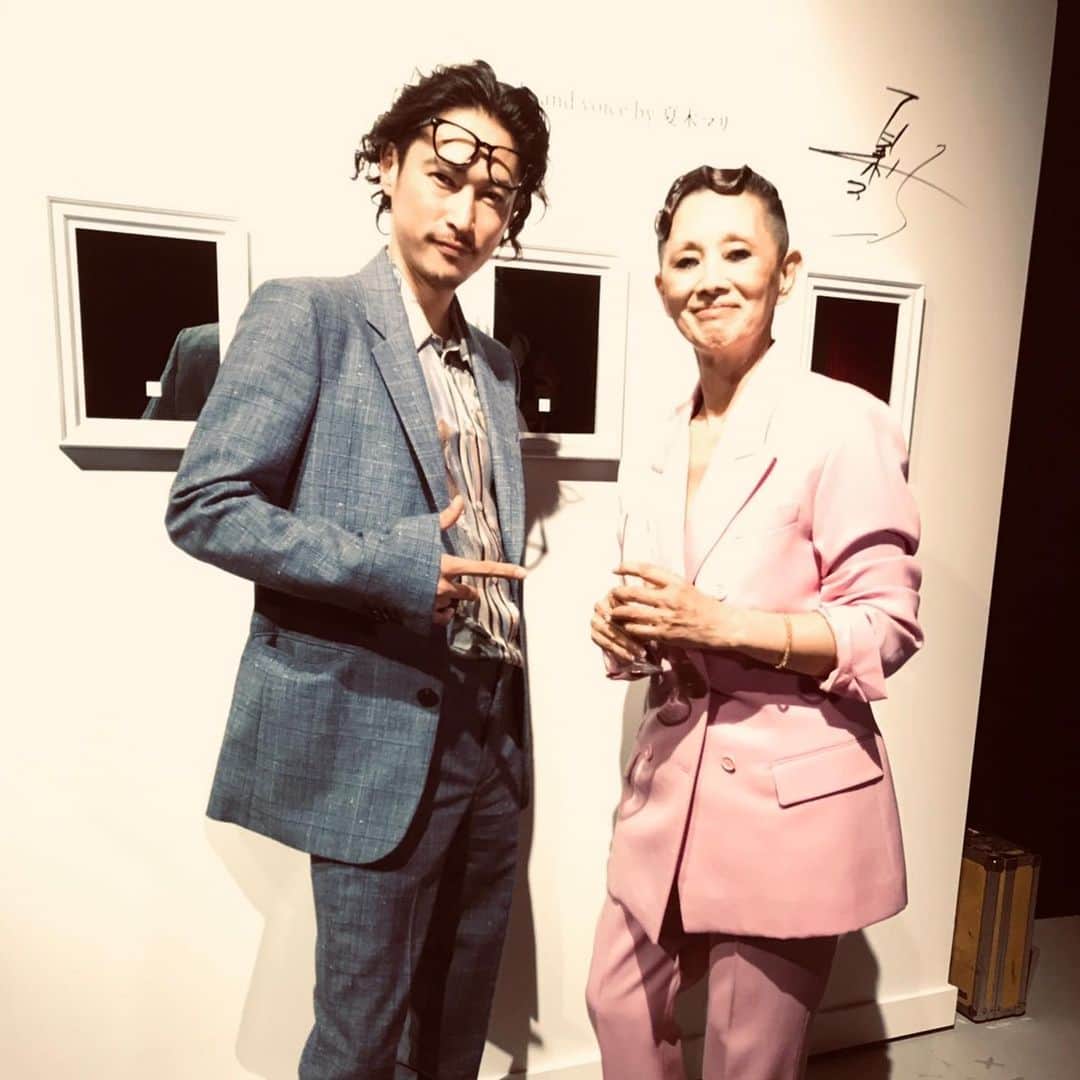 窪塚洋介のインスタグラム：「相反するものの融合、二面性をテーマに生まれた新作ジュエリーコレクション「クラッシュ ドゥ カルティエ」。 メゾンの伝統的なコードを受け継ぎながらも、そのフォルムは現代的で、伝統と奔放さが絶妙に融合しています。  #ClashdeCartier #cartiertokyo ４月にパリで開催され遊びに行かせてもらったイベントが、日本ver.で体験できます。日本の方が大きかった。笑 5月18日〜26日まで。 東京都渋谷区神宮前6-35-6 カルティエ公式LINEアカウント（ID: @Cartier ）にて要予約。 #yosukekubozuka #marinatsuki」