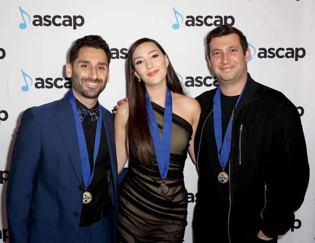 ASCAPさんのインスタグラム写真 - (ASCAPInstagram)「#HimAndI co-writers @madisonemikolove @jimlavigne_ & @thefuturistics picking up their #ASCAPPop Awards!」5月18日 10時22分 - ascap