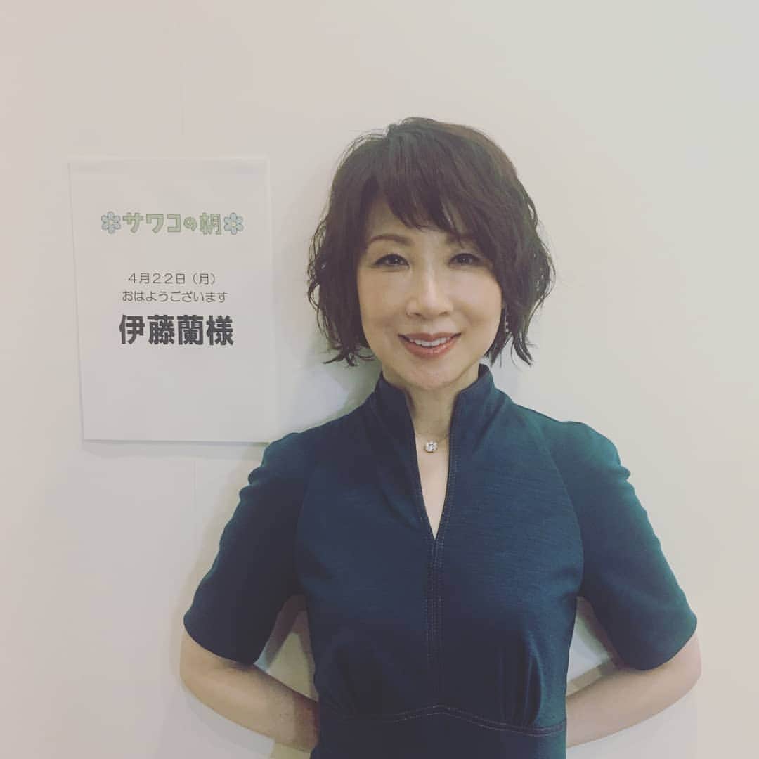 伊藤蘭さんのインスタグラム写真 - (伊藤蘭Instagram)「📺 サワコの朝 5/25(土)朝7:30～8:00 TBS系にてオンエアです✴️ サワコさんと 楽しいお喋り(^-^)/💕 #サワコの朝  #５月25日放送  #伊藤蘭  #阿川佐和子  #マイブーケもよろしくお願いします  #楽屋にて」5月18日 10時54分 - ranito_official